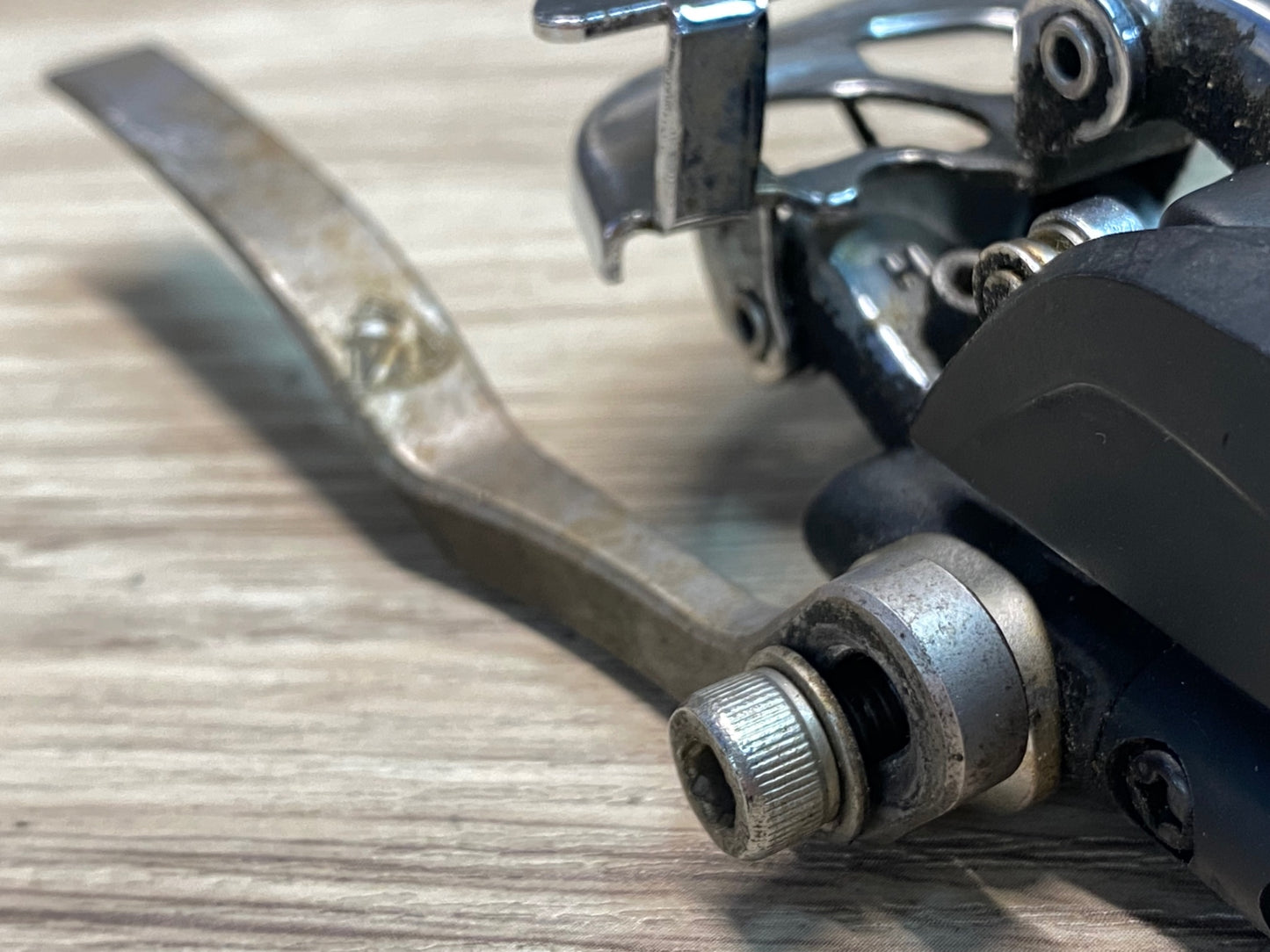 IU933 シマノ SHIMANO アルテグラ ULTEGRA FD-6770 フロントディレイラー 2S 直付け Di2 電動 ※動作不良のためジャンク