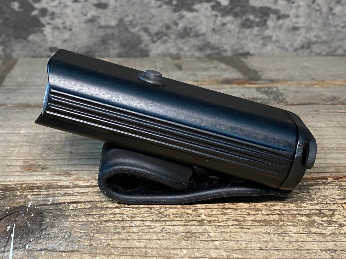 IY053 レザイン LEZYNE ライトドライブ LITE DRIVE 1000XL フロントライト 点灯確認済