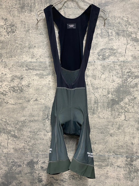 JA893 パスノーマルスタジオ PAS NORMAL STUDIOS ビブショーツ モスグリーン L ※ほつれあり