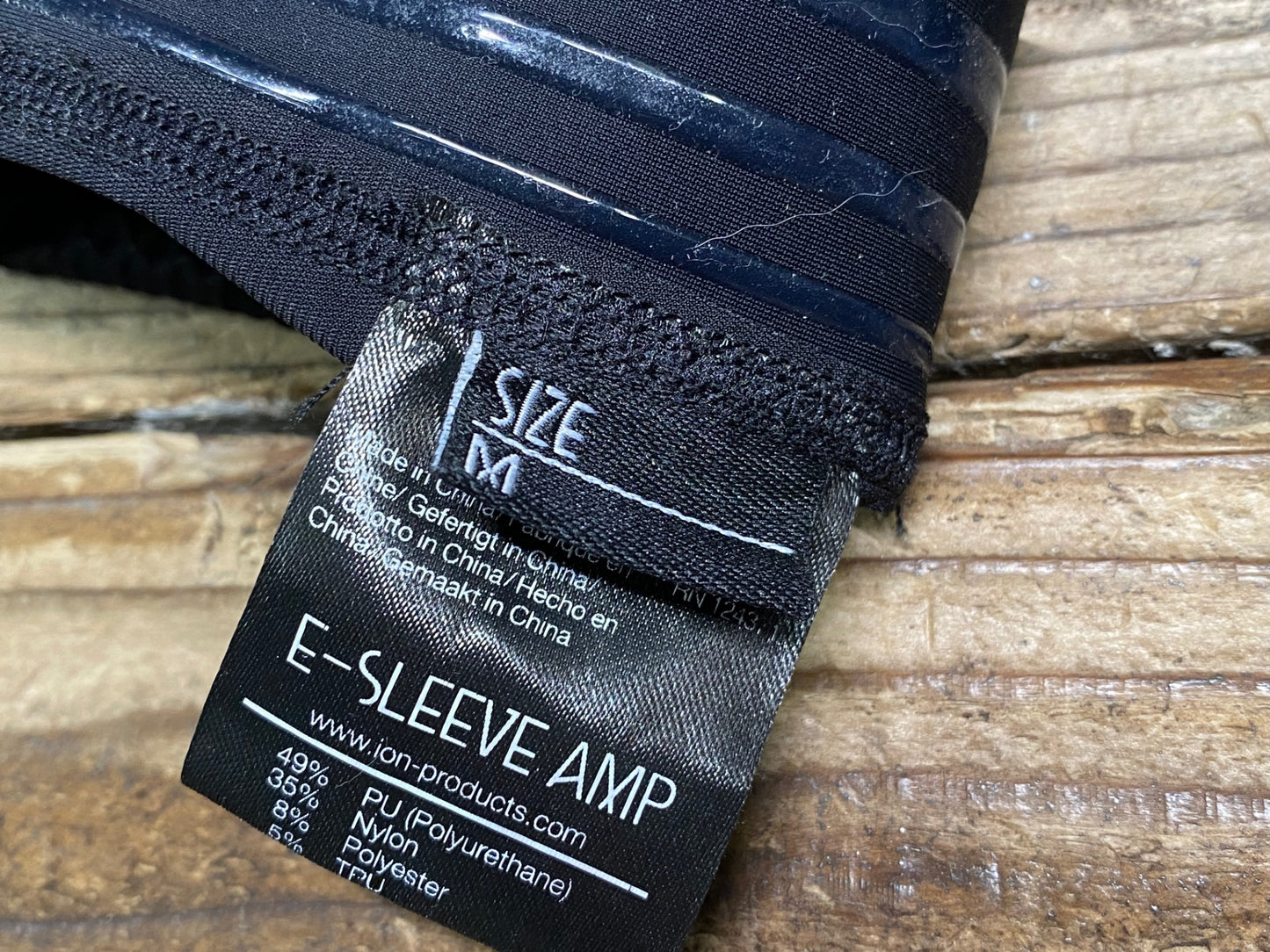 IW499 アイオン ION E-SLEEVE AMP エルボーガード 黒 M ※汚れ