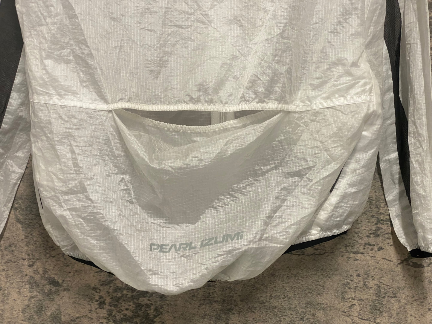 IV538 パールイズミ PEARL iZUMi 長袖 ウインドブレーカー 白 M