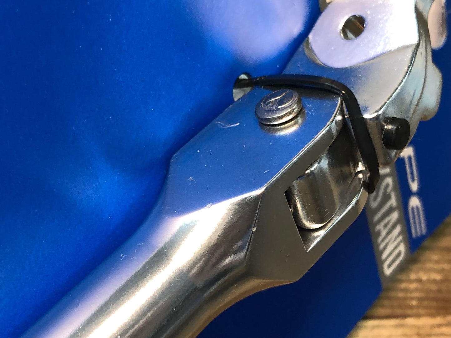 IV813 ジャイアント GIANT ESCAPE QR KICKSTAND スタンド