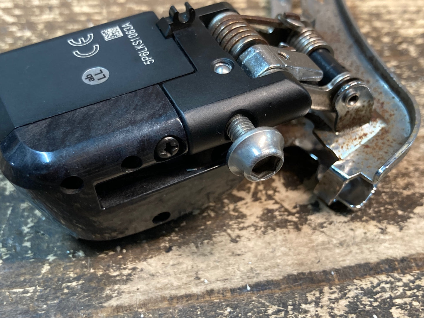 IU931 シマノ SHIMANO アルテグラ ULTEGRA FD-6870 フロントディレイラー 2S 直付け 電動 Di2 錆大