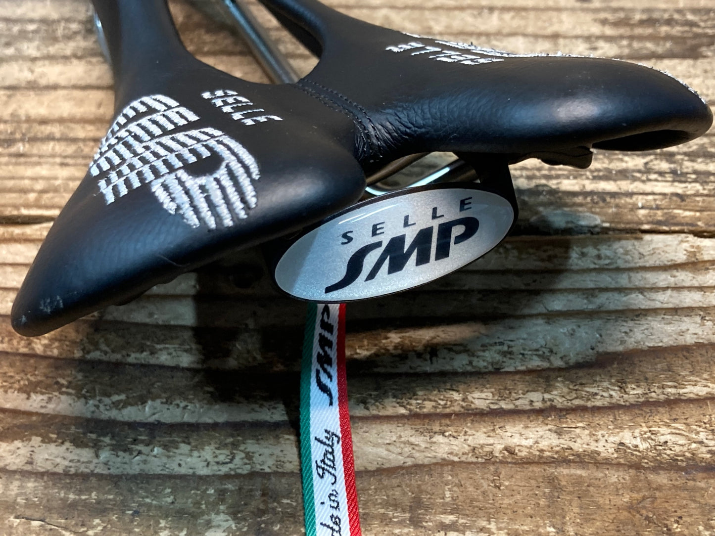 IX982 Selle SMP Forma サドル 黒 ステンレスレール aisi 304 tube