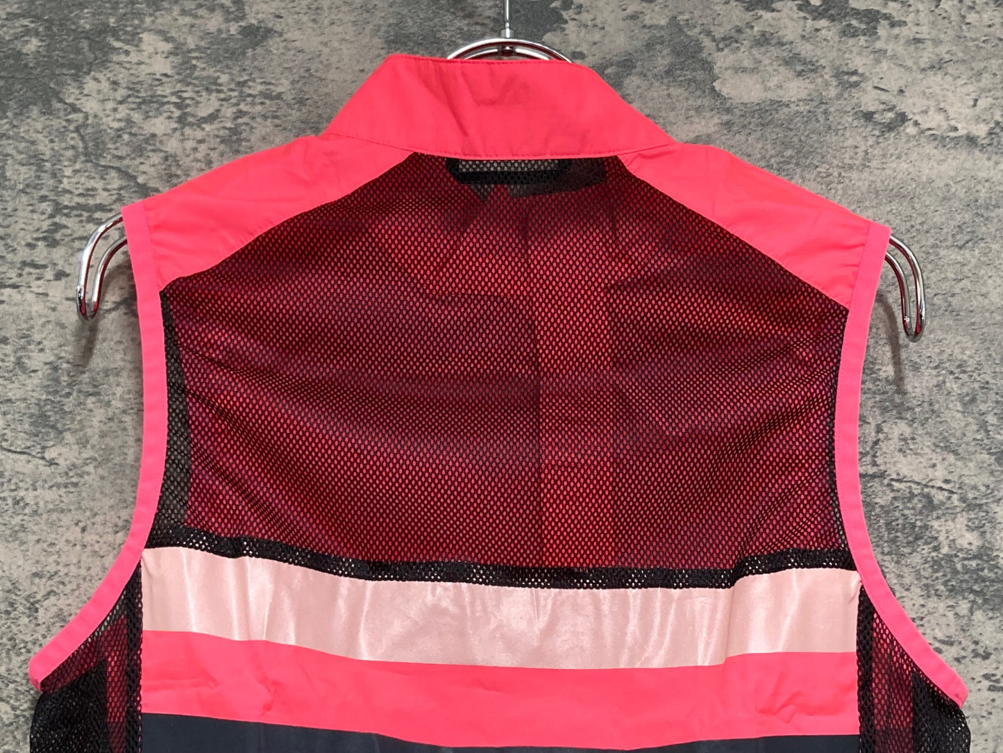 IY116 ラファ Rapha Brevet ジレ サイクルベスト S ネオンピンク