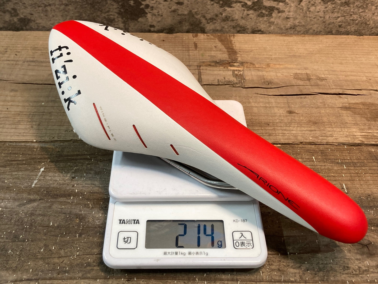 IO859 フィジーク fizik アリオネ ARIONE R5 サドル 白赤 125mm kiumレール