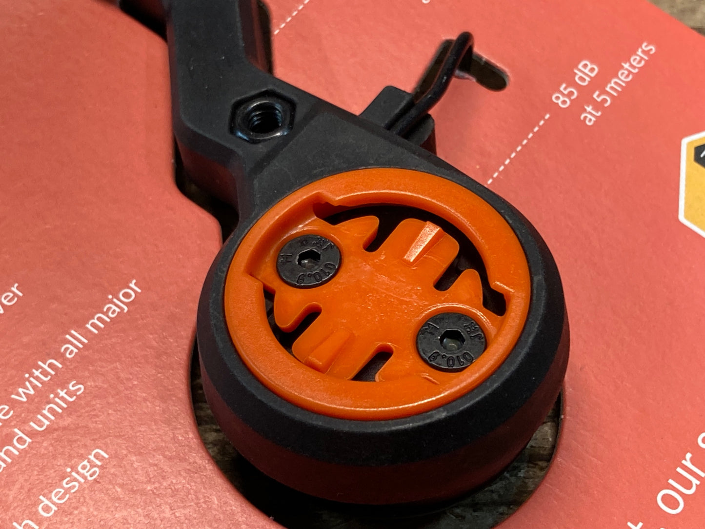 IM015 CLOSE THE GAP Hide My Bell サイクルコンピューターマウント オレンジ ガーミン用 Φ31.8