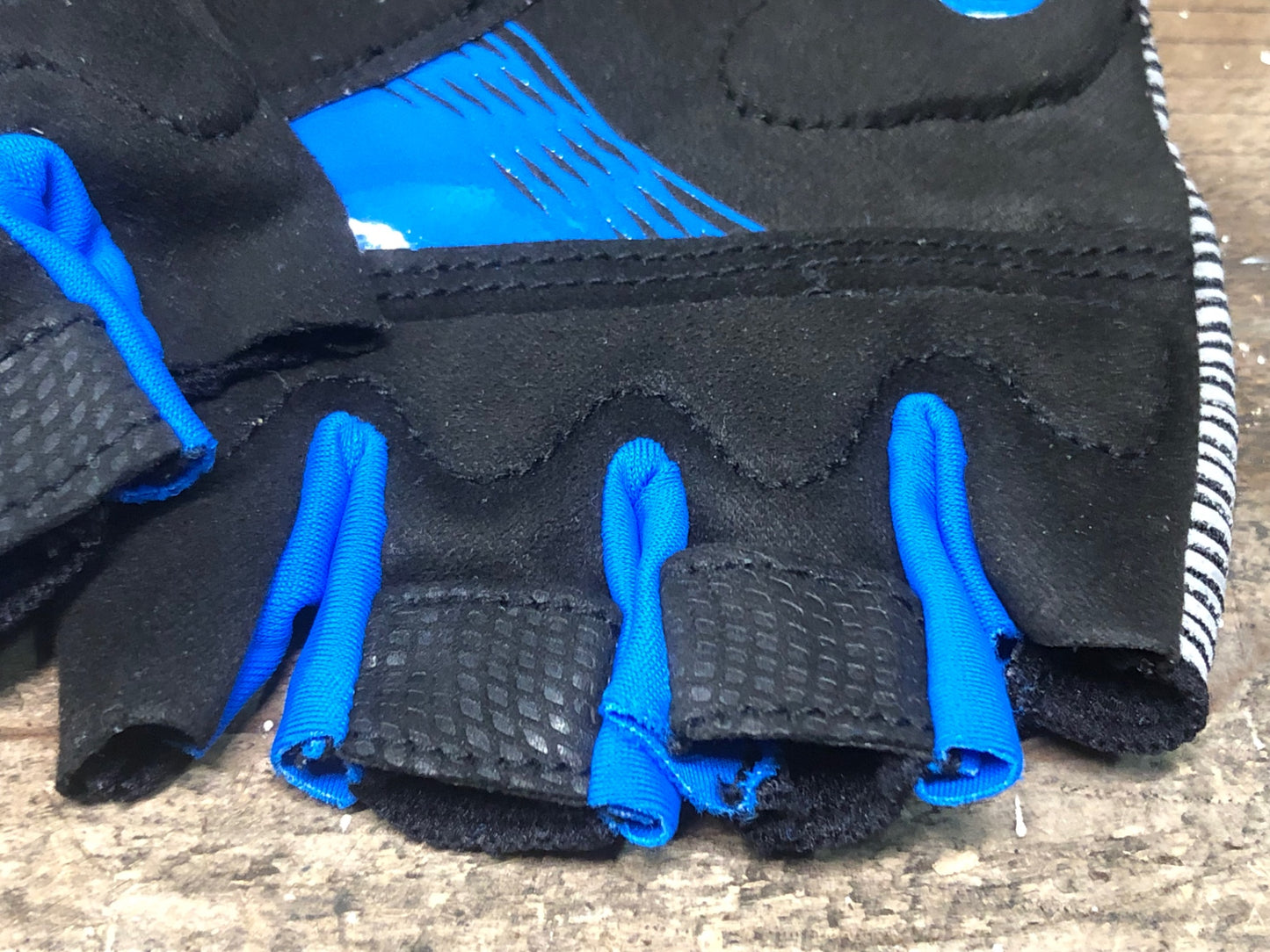 IP790 シマノ SHIMANO 指切りグローブ 黒 M パッド付