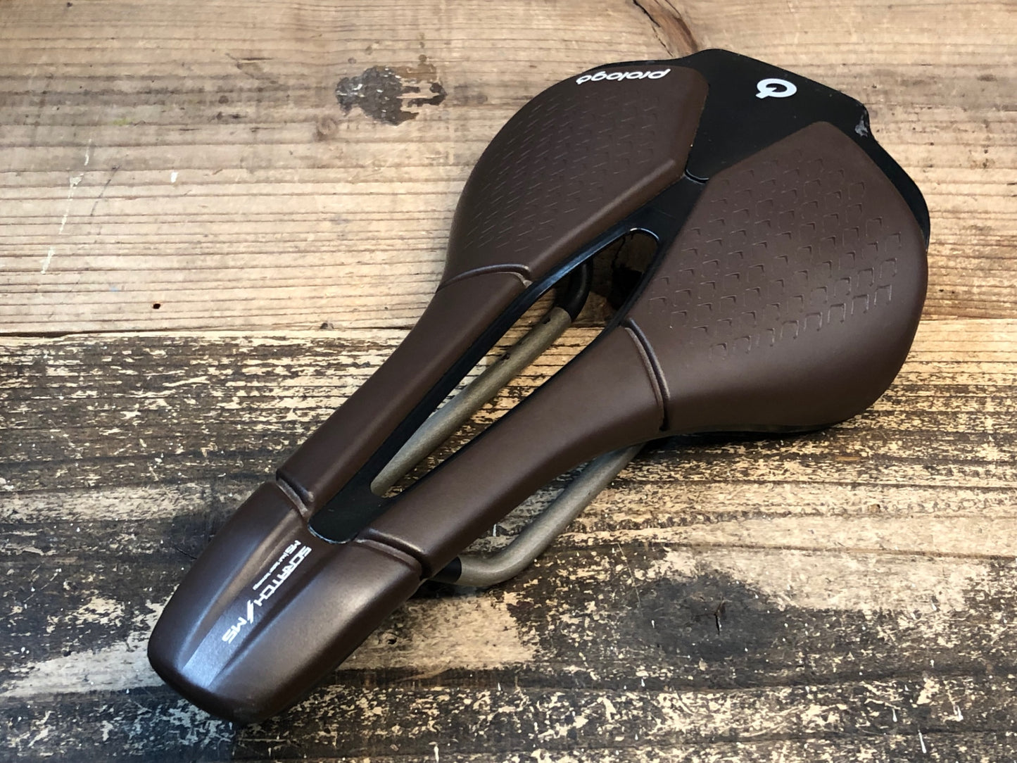 JC142 プロロゴ PROLOGO スクラッチ SCRATCH MS サドル 茶 TiroXレール