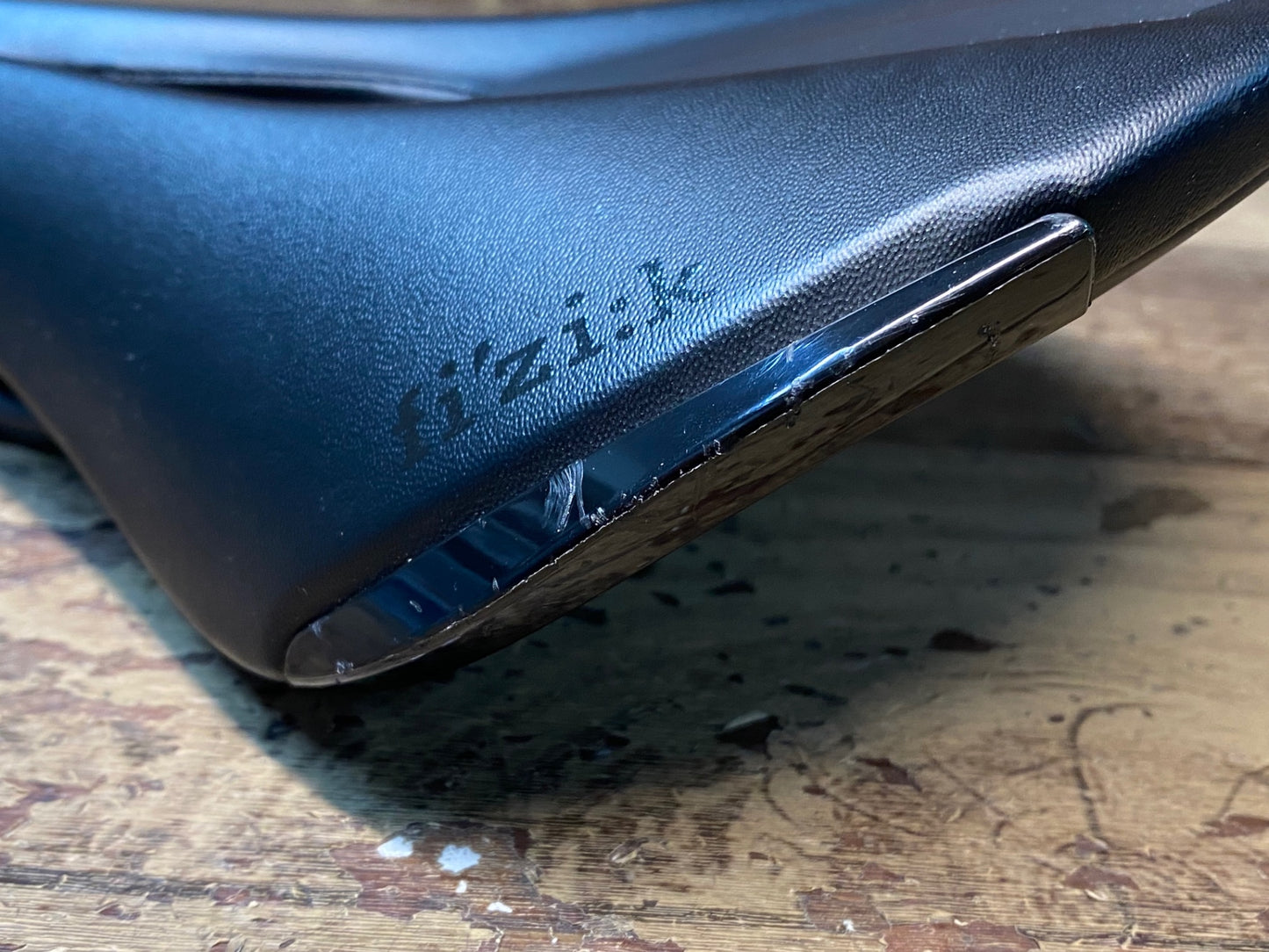 IM937 フィジーク Fizik ALIANTE R3 OPEN サドル KIUMレール