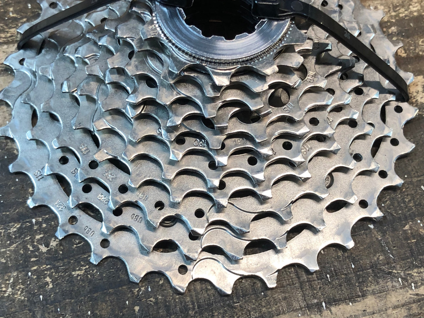 IU468 シマノ SHIMANO 105 CS-5800 スプロケット 11-32T 11S ※ロックリング印字消え