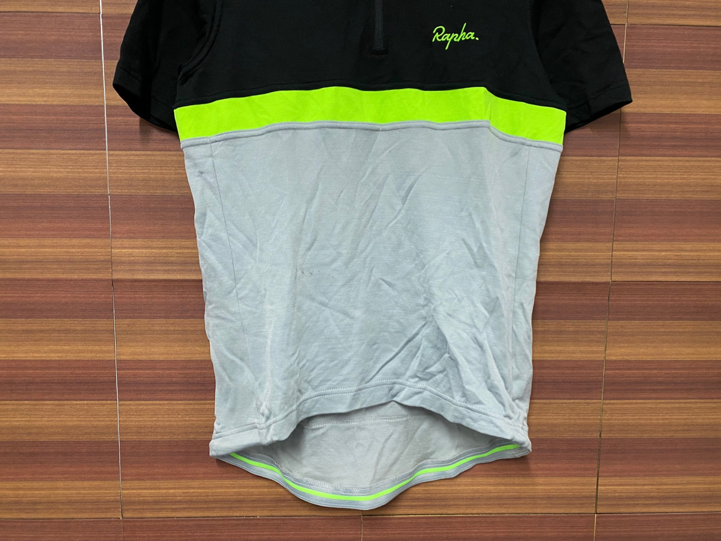 IN613 ラファ Rapha CLUB JERSEY 半袖 サイクルジャージ グレー 黒 黄緑 L ※ほつれ