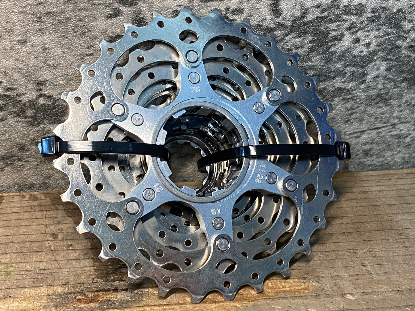 IW849 シマノ SHIMANO 105 CS-5700 スプロケット 10S 11-28T