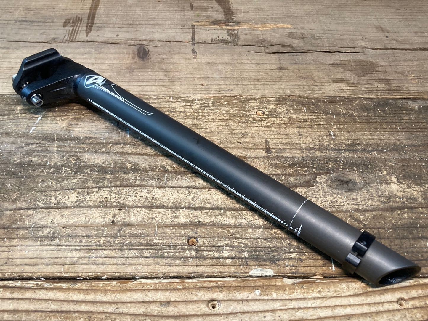 GS228 FORZA 4ZA CIRRUS PRO Di2 Seatpost Offset 実測350mm Φ27.2 SP-AZ-008 ※ヤグラパーツ欠品