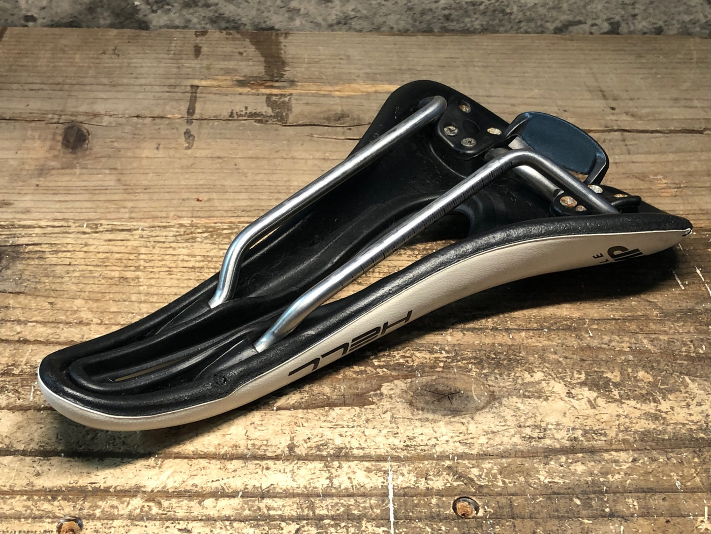 JA066 セラ SELLE SMP ヘル HELL サドル aisi304 白 実測145mm