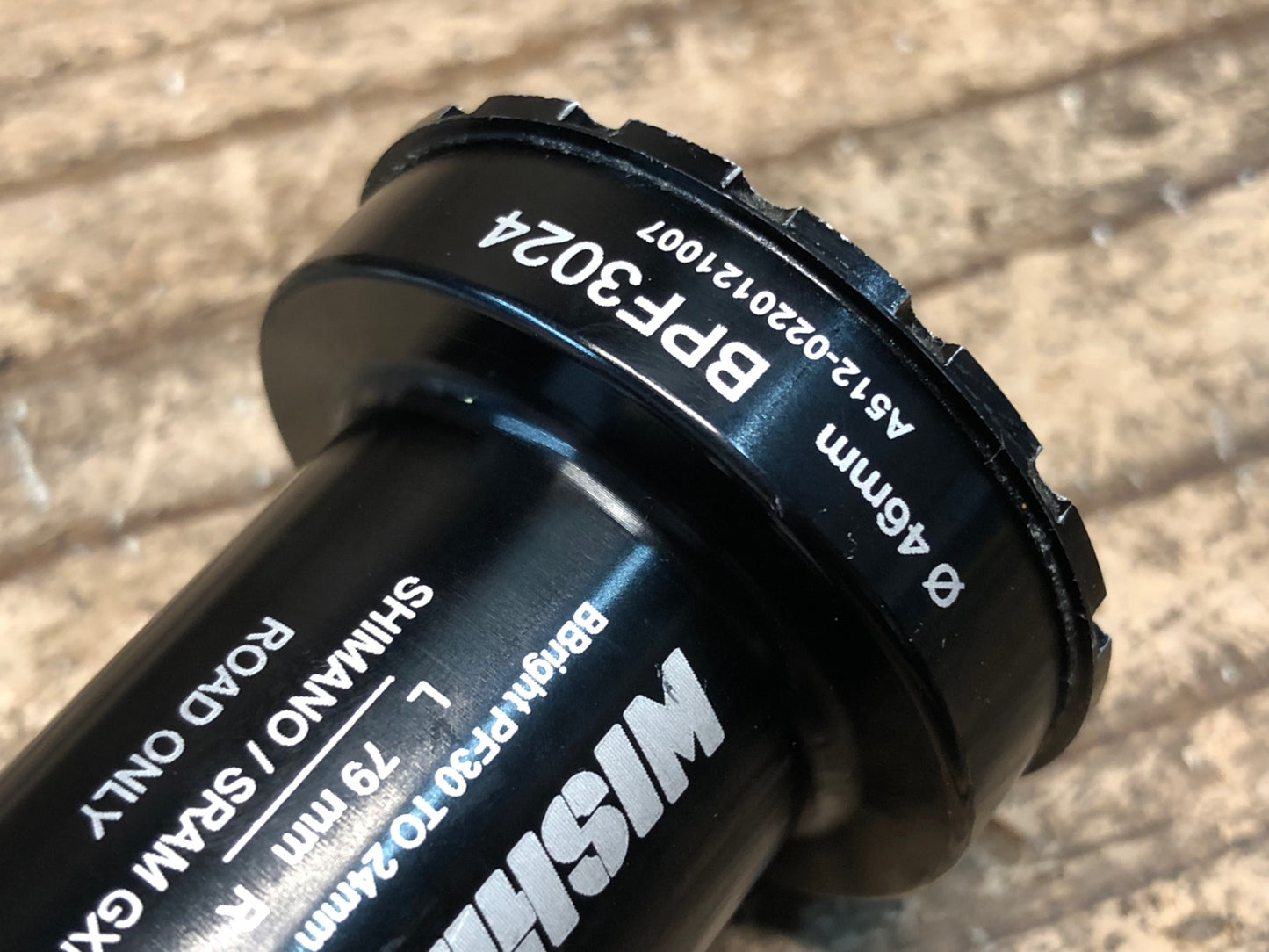 IR680 ウィッシュボーン WISHBONE BPF3024 ボトムブラケット BB 黒 Φ46 PF30 スピンドル径Φ24