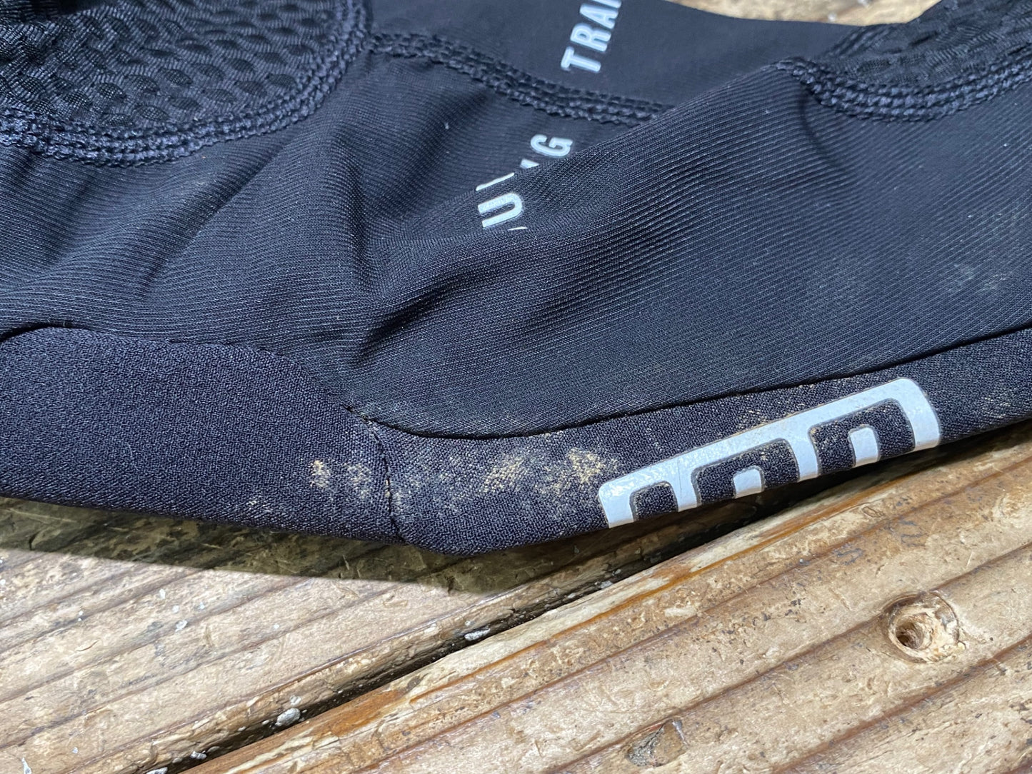 IW499 アイオン ION E-SLEEVE AMP エルボーガード 黒 M ※汚れ