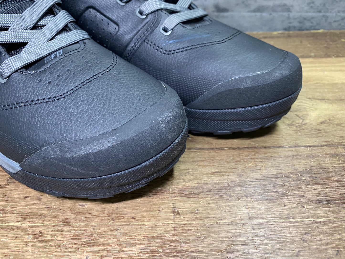 IY574 スペシャライズド SPECIALIZED 2FO FLAT MTB フラットシューズ 黒 40