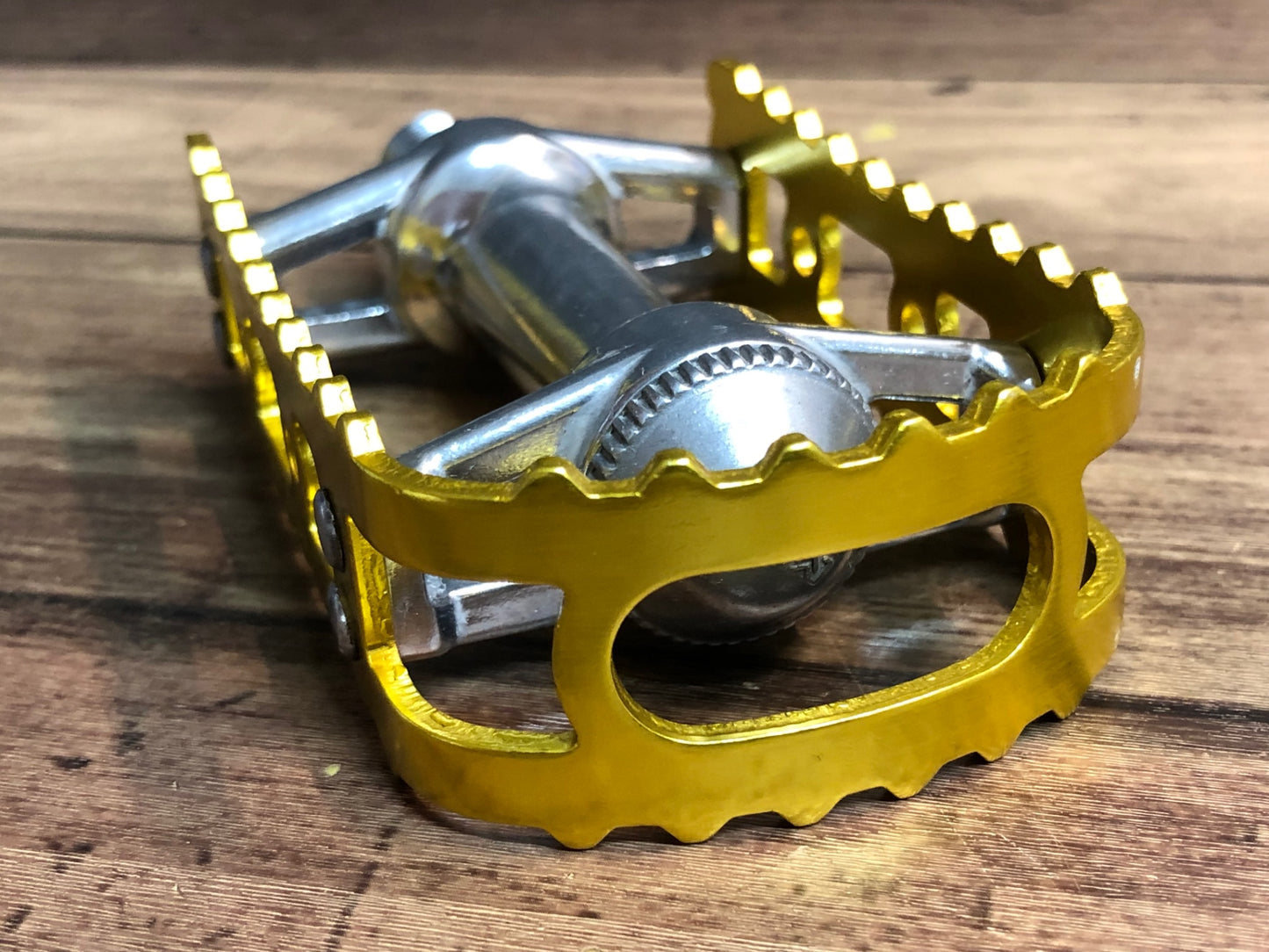 IQ621 三ヶ島 MKS BM-7 フラットペダル ゴールド 未使用品