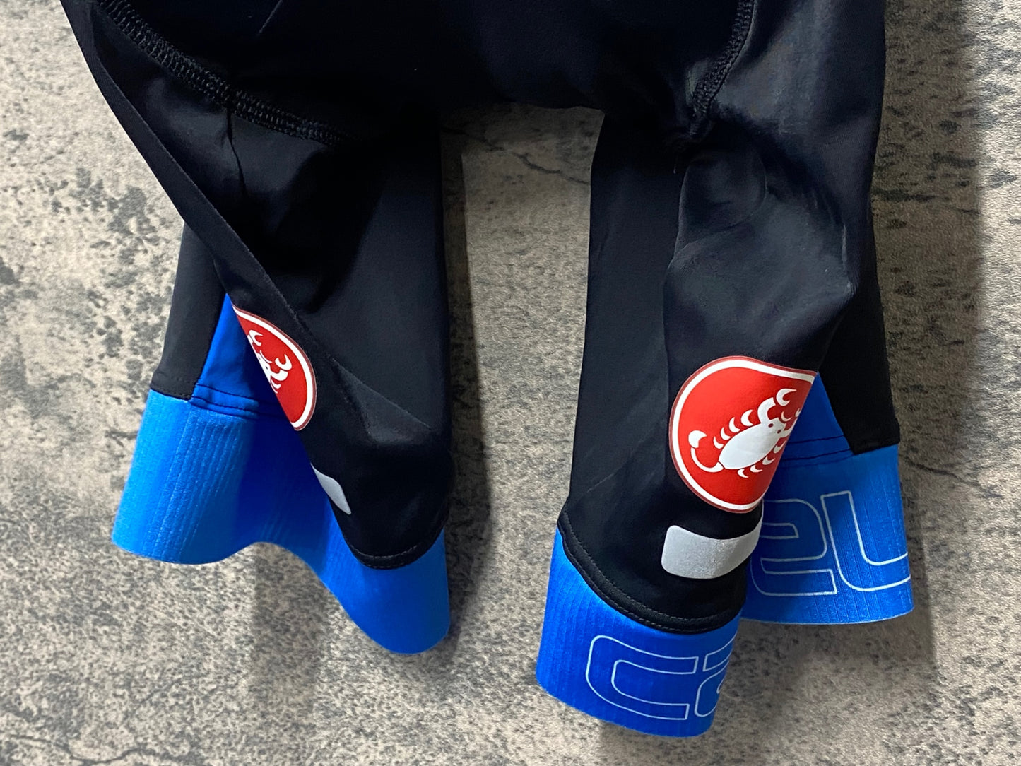 IZ353 カステリ CASTELLI ビブショーツ M ブルー