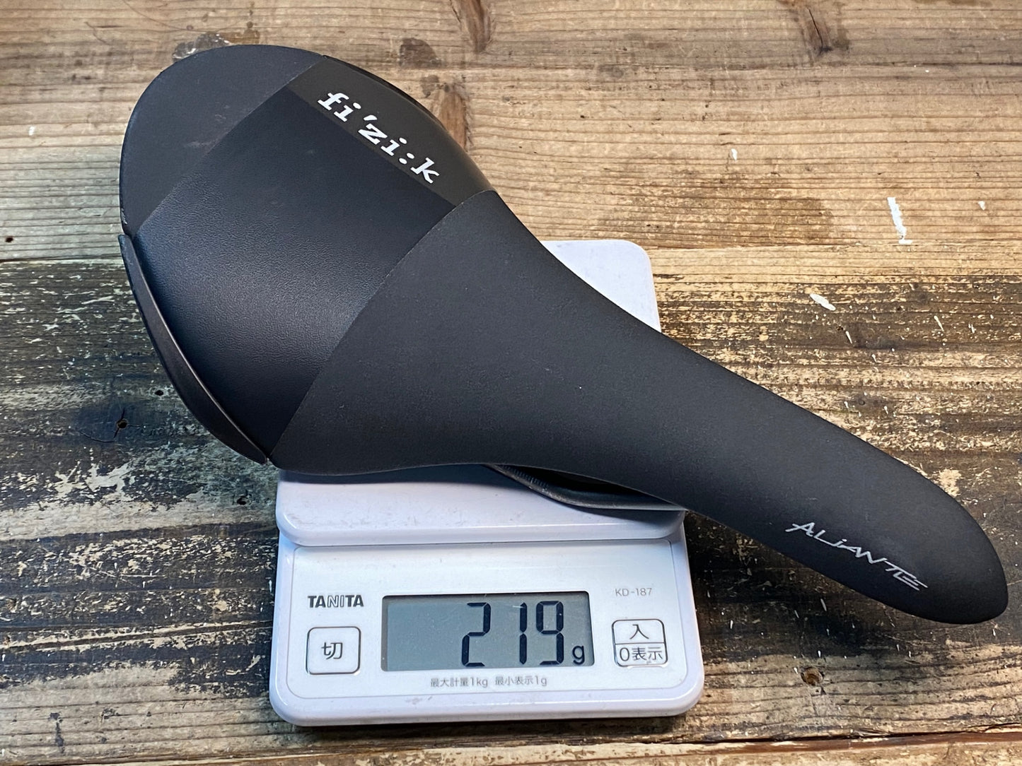 JA602 フィジーク fizik アリアンテ ALIANTE R5 サドル 黒 実測136mm KIUMレール
