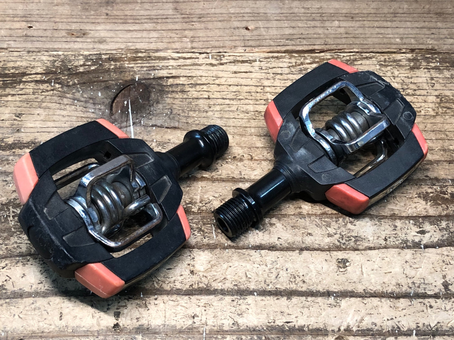 IZ559 クランクブラザーズ CRANK BROTHERS smarty ビンディングペダル 黒 赤 ※シャフトがたつきのためジャンク