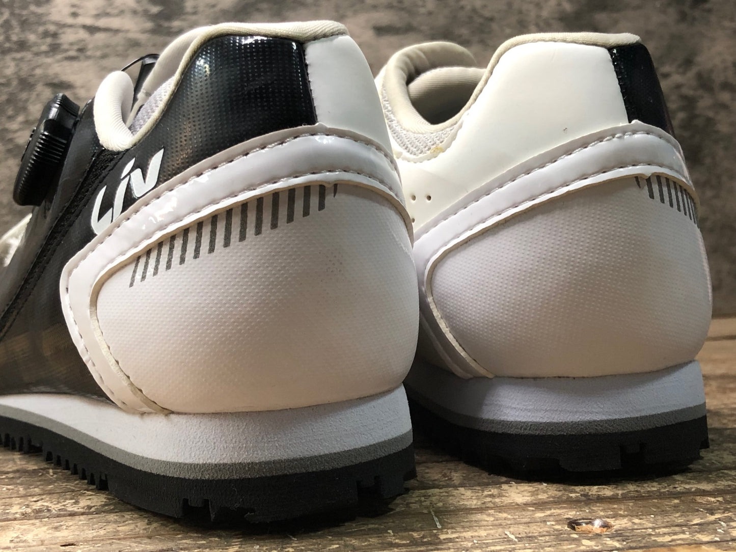 IV981 ジャイアント GIANT Liv FAMA boa フラットシューズ 白黒 EU36