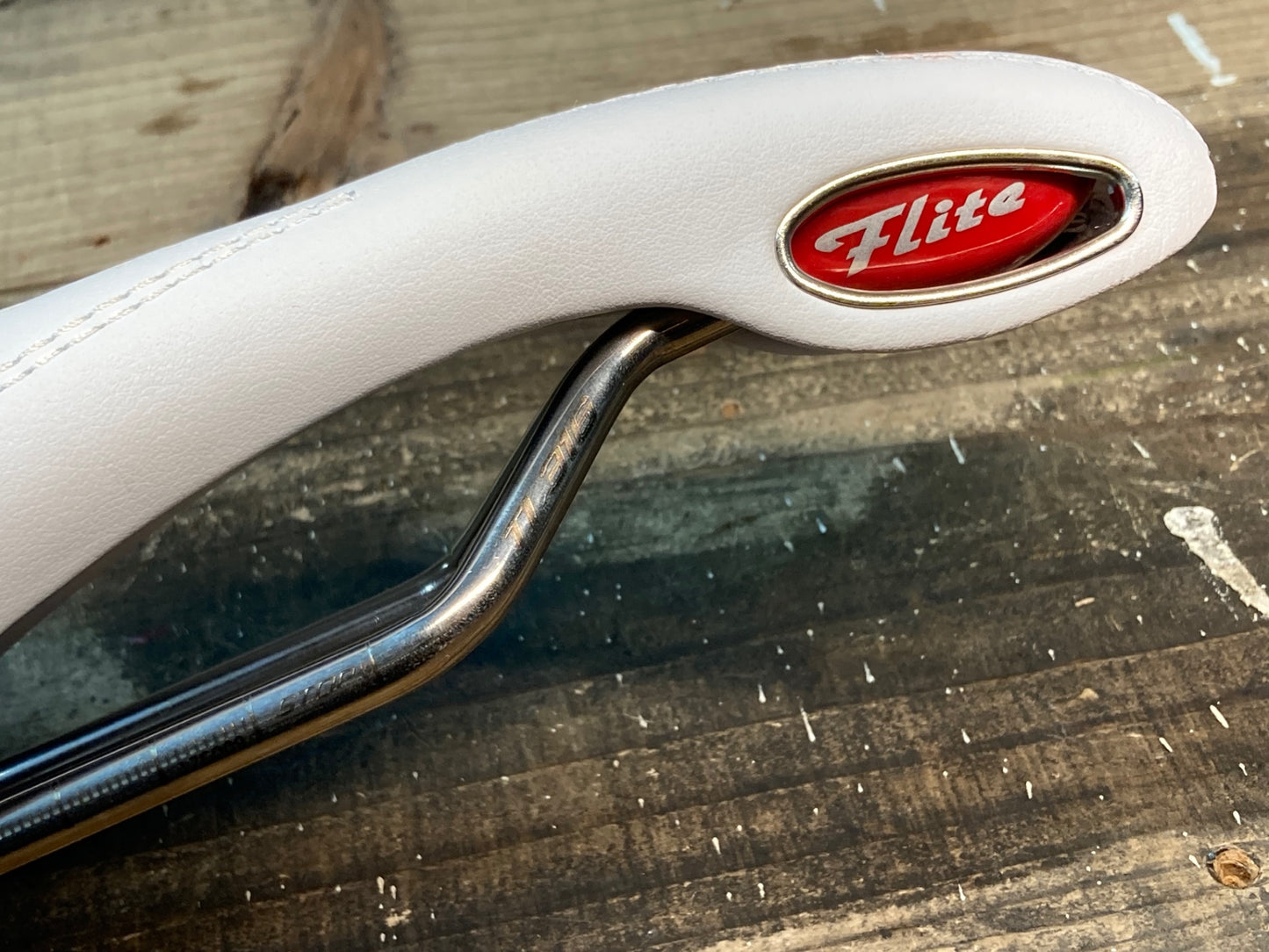 IP823 セライタリア selle italia フライト FLITE GEL FLOW TI316レール 白