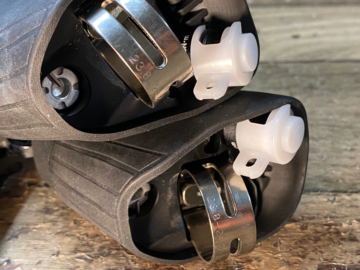 ID062 シマノ SHIMANO 105 ST-R7020 STIレバー 2x11S 油圧 ※レバー先端ガリキズ