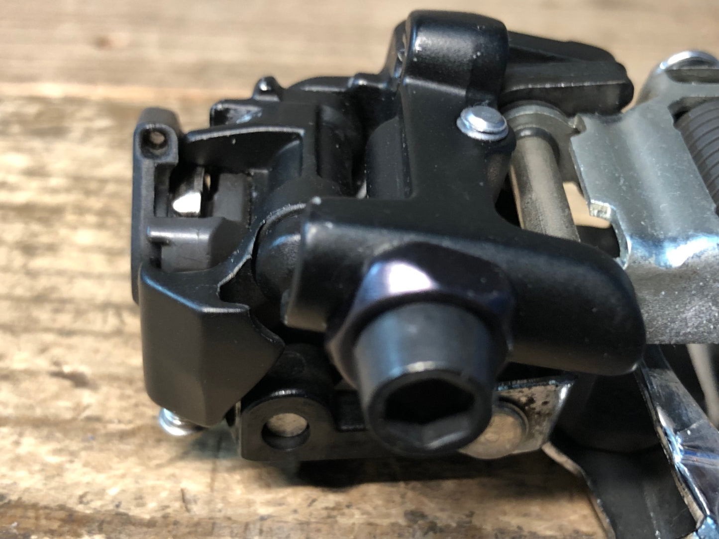 IU347 シマノ SHIMANO 105 FD-R7000 フロントディレイラー 2S 直付け 黒