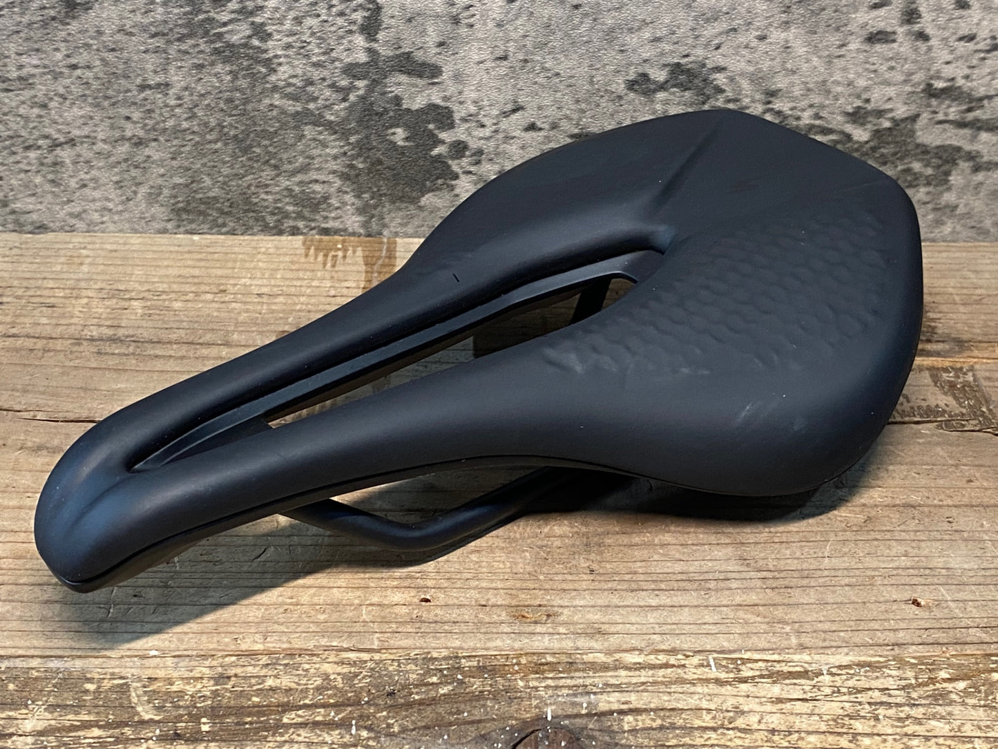 IY564 スペシャライズド SPECIALIZED POWER EXPERT MIRROR サドル 黒 143mm