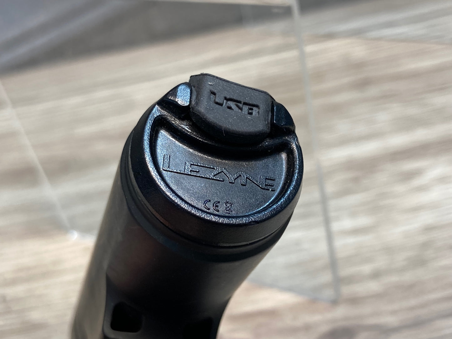 IX292 レザイン LEZYNE CLASSIC DRIVE 700 XL フロントライト 黒 点灯確認済み