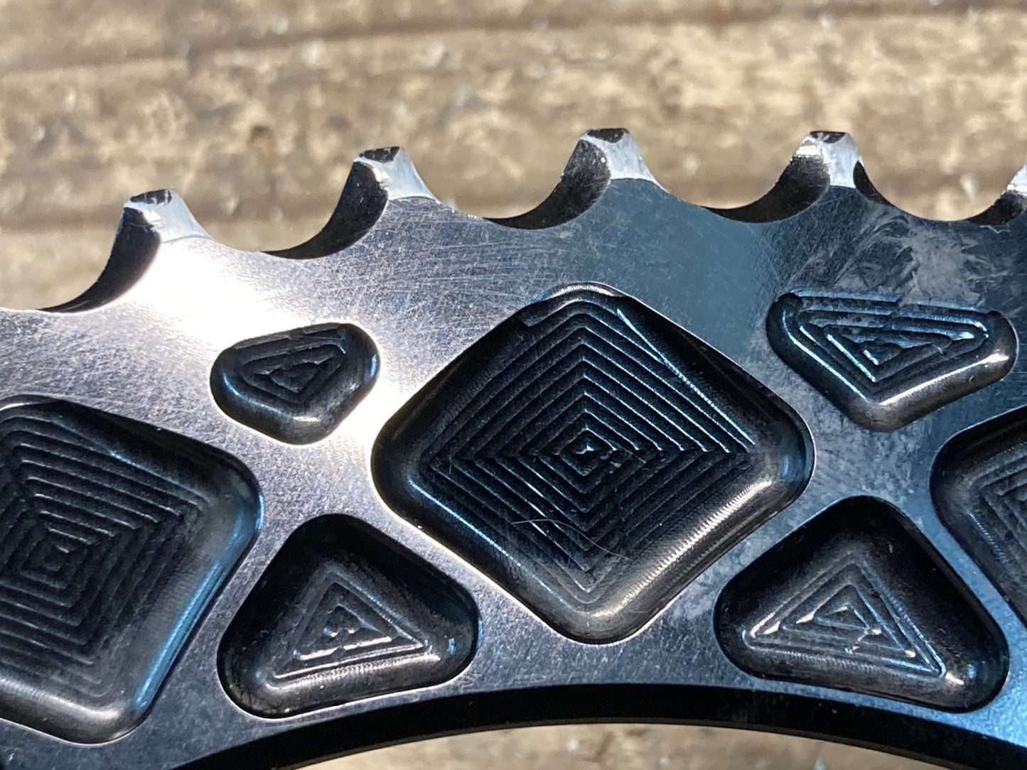 IS794 アブソリュートブラック absoluteBALCK 楕円チェーンリング 50/34T PCD110 4アーム チェーンリングボルト付き