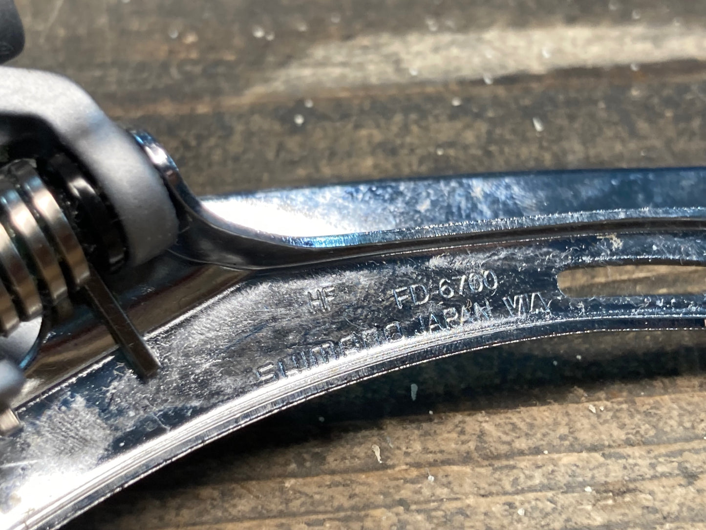 IN909 シマノ SHIMANO アルテグラ ULTEGRA FD-6700 フロントディレイラー バンド式 Φ31.8 ※固定ボルト欠品