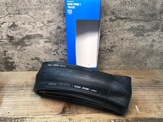 IW073 ジャイアント GIANT GAVIA FONDO 1 700x28C タイヤ