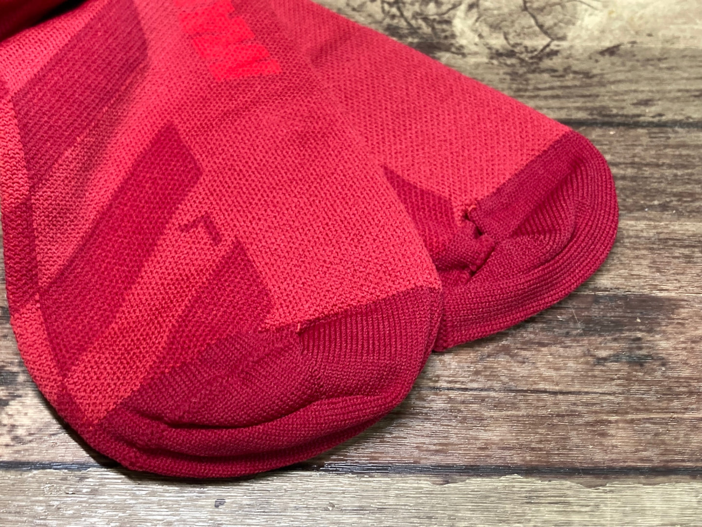 IR276 マヴィック MAVIC Graphic Mosaic Socks 赤 ソックス 39-42