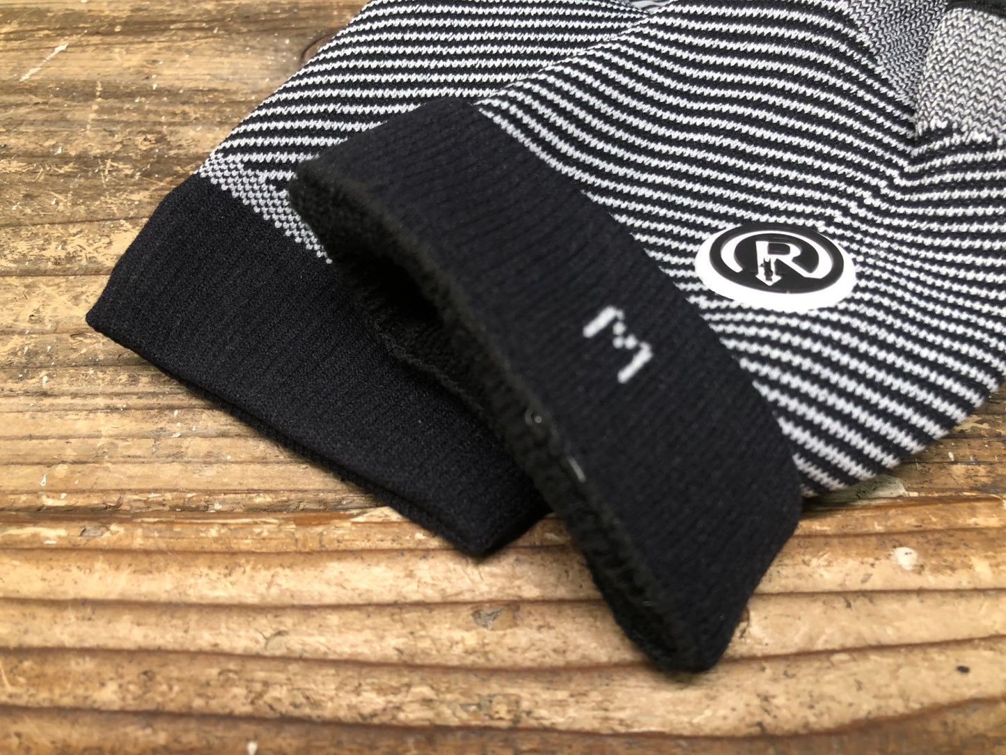 IX049 レリック reric シューズカバー 白黒 M