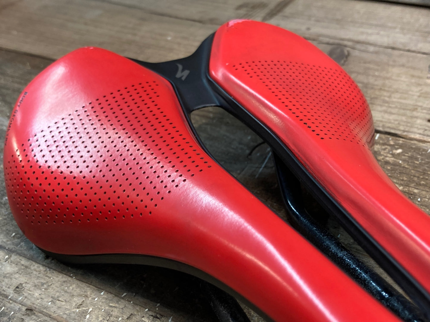 IQ571 スペシャライズド SPECIALIZED ローミン ROMIN EVO サドル カーボンレール 155mm