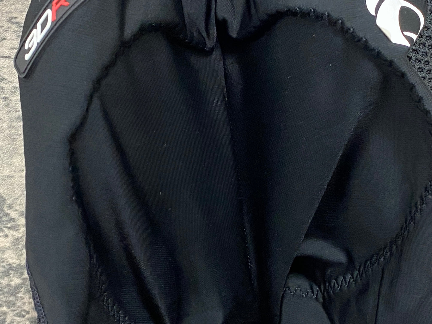 IY680 パールイズミ PEARL iZUMi ビブショーツ M 3DR 黒