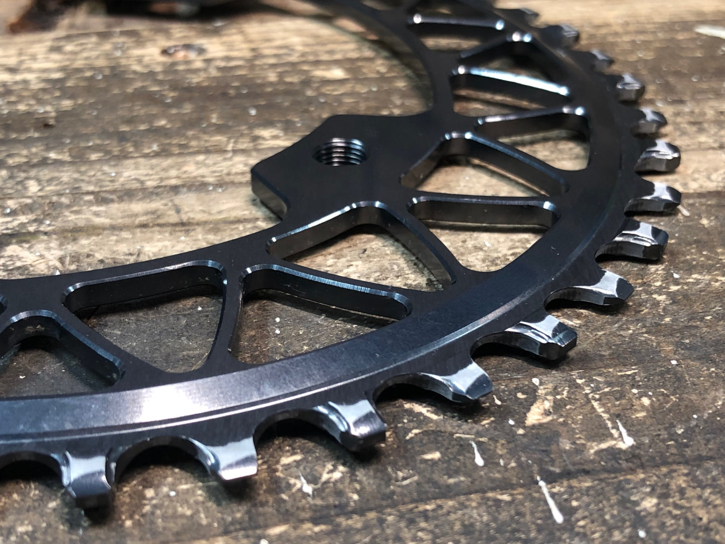 IS484 アブソリュートブラック absoluteBLACK Gravel 1x OVAL SHIMANO 4H 110BCD 46T ナローワイド チェーンリング