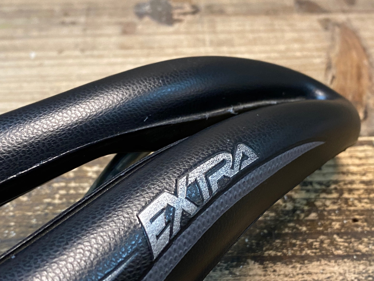 IN803 SELLE SMP エクストラ EXTRA サドル スチールレール 実測143mm 黒