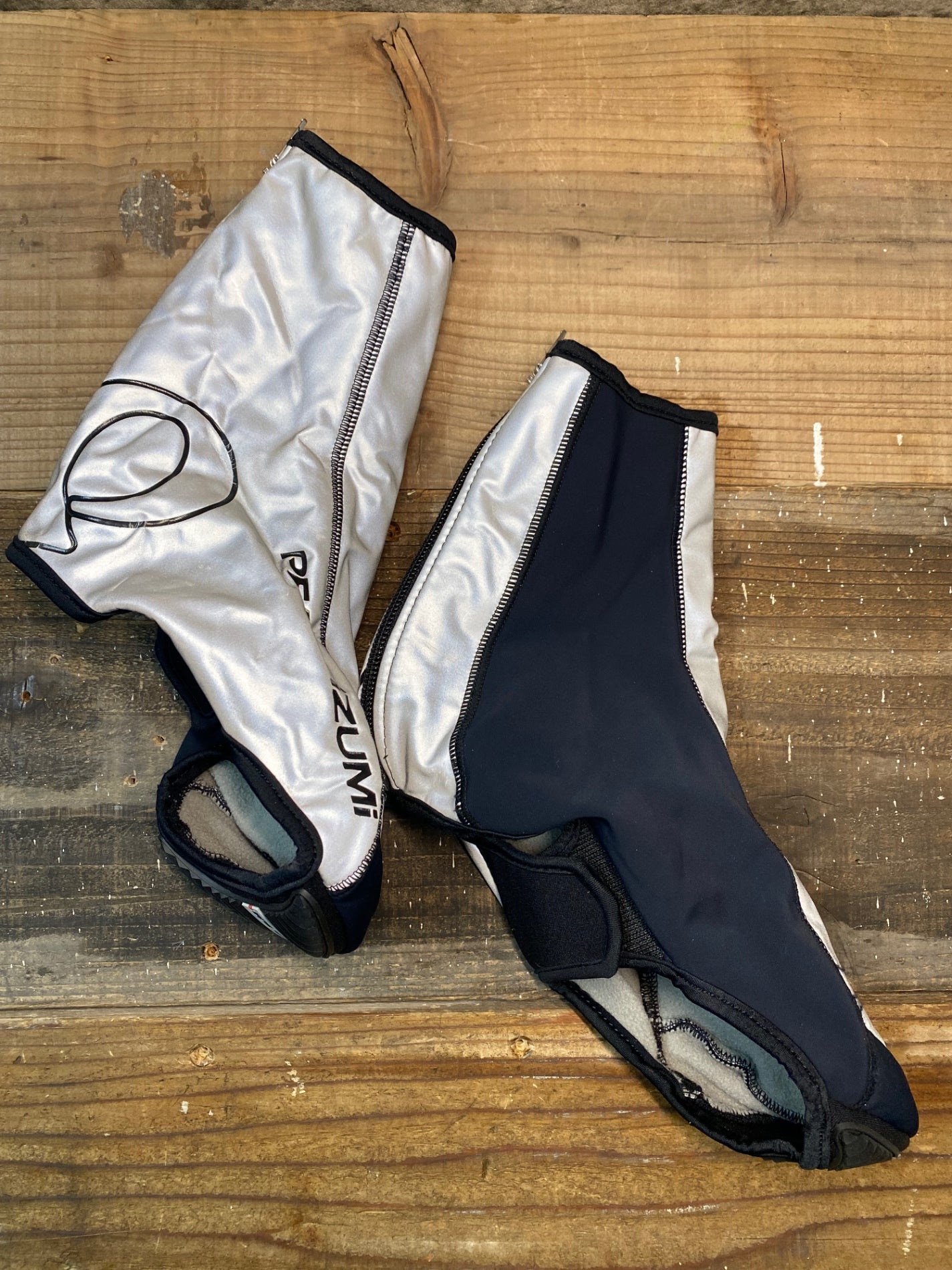 IP137 パールイズミ PEARL iZUMi シューズカバー シルバー 黒 M 裏起毛