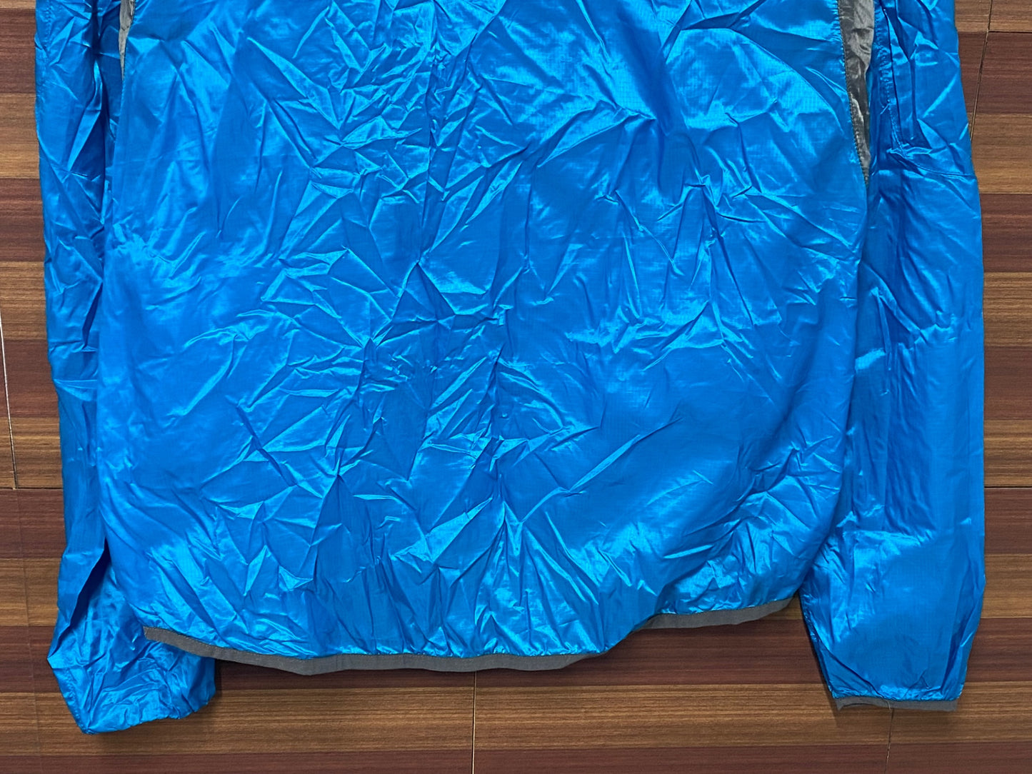 IS419 スゴイ SUGOI ウインドブレーカー M 青