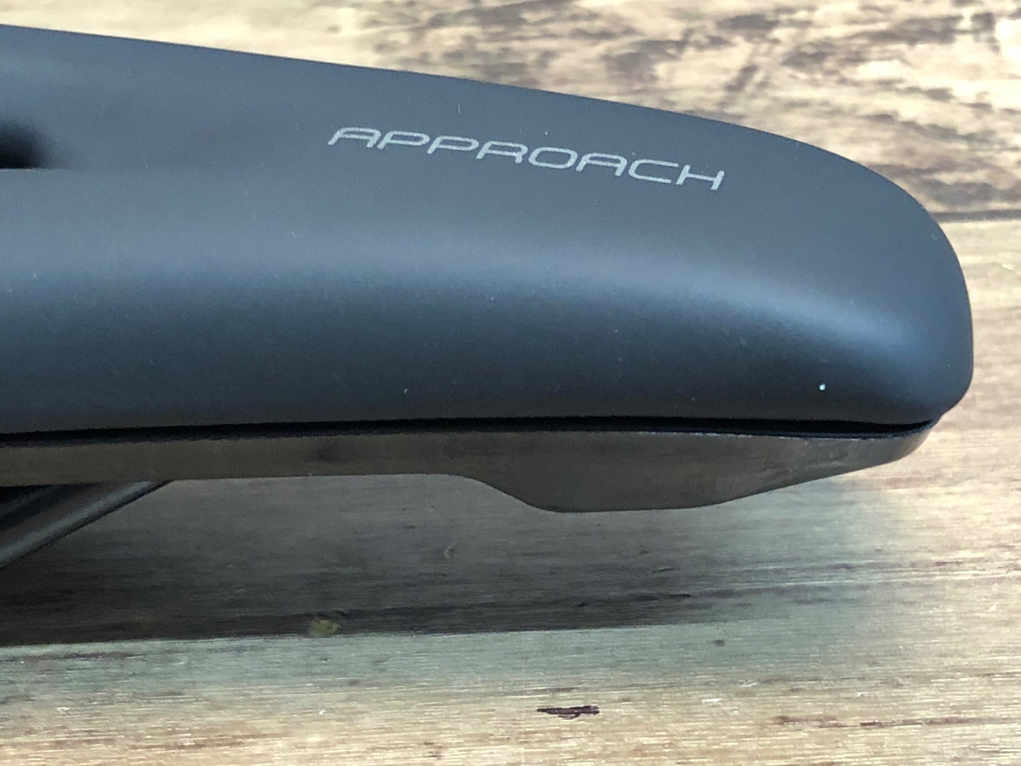 IQ961 ジャイアント GIANT APPROACH サドル 黒 スチールレール