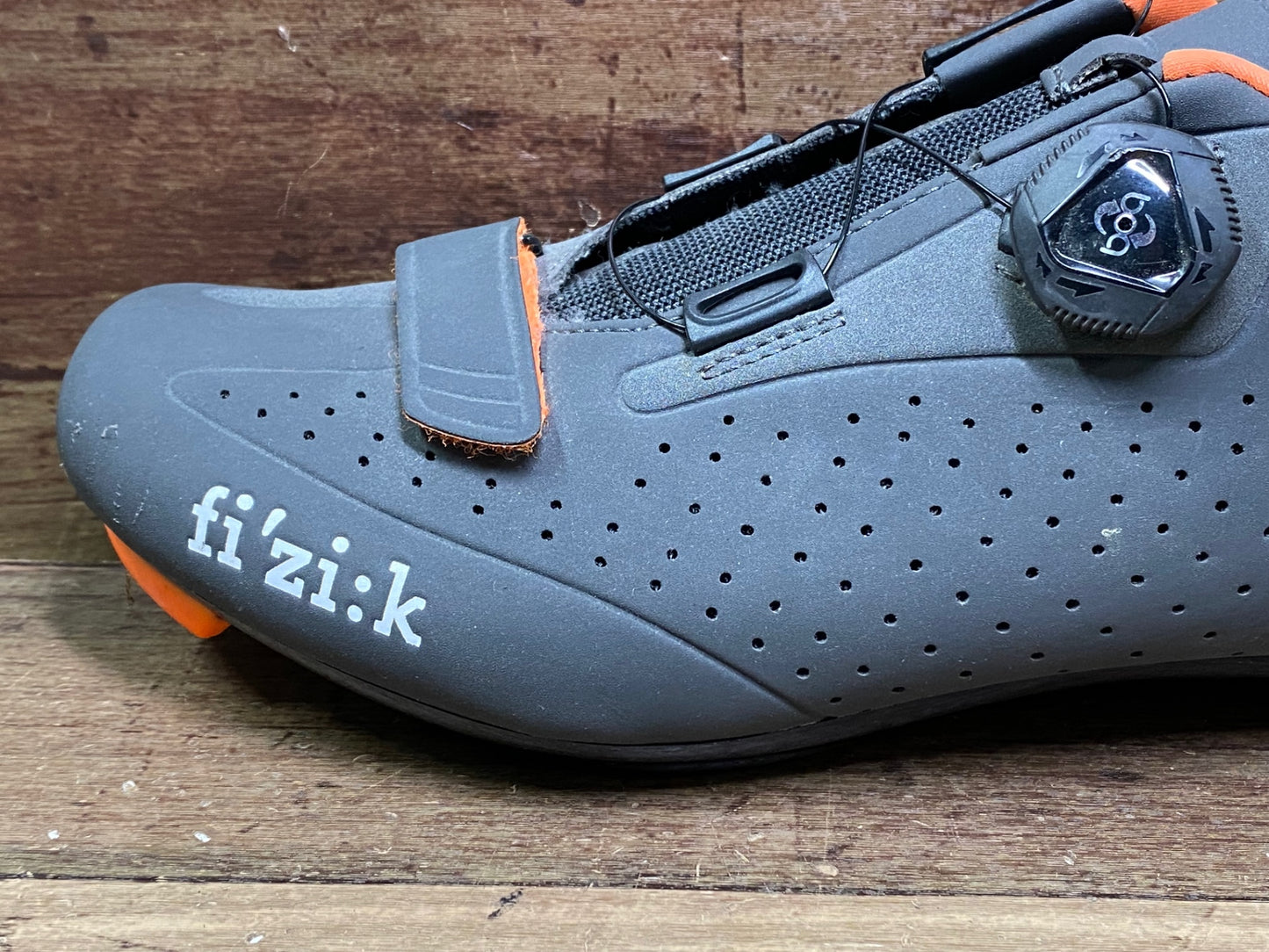 IJ544 フィジーク FIZIK R5 ビンディングシューズ SPD-SL EU41 グレー/オレンジ ※ソール傷