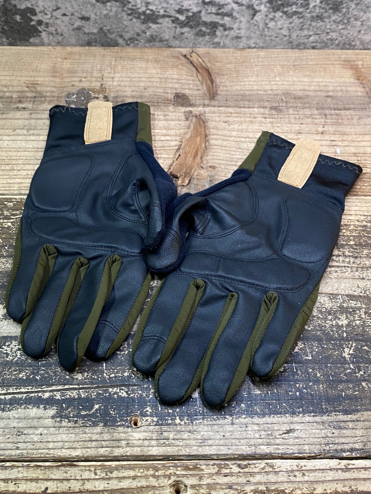 JC538 カペルミュール kapelmuur 長指 グローブ カーキ L