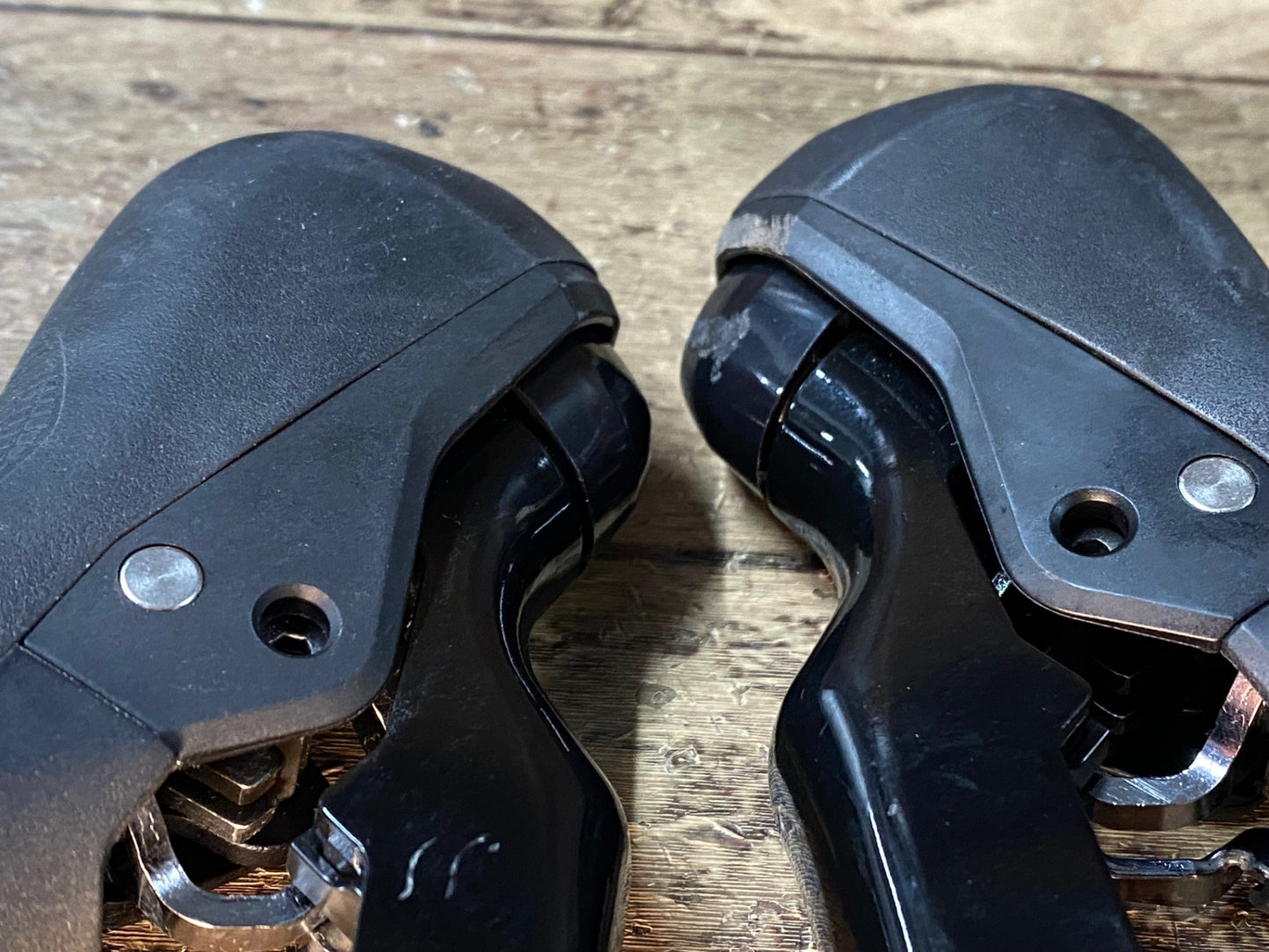 ID062 シマノ SHIMANO 105 ST-R7020 STIレバー 2x11S 油圧 ※レバー先端ガリキズ