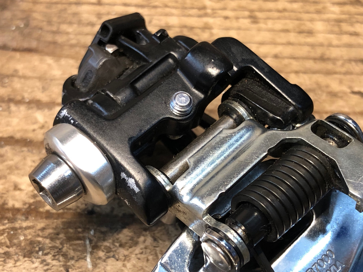 IW859 シマノ SHIMANO 105 FD-R7000 フロントディレイラー 直付