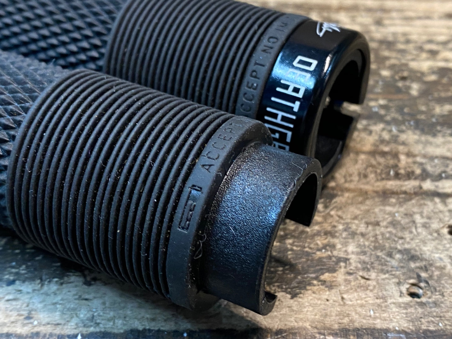 IL494 DMR DEATHGRIP グリップ 黒 Φ22.2 別途カラー付属