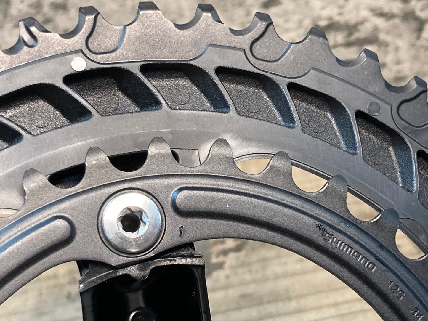 IH573 シマノ SHIMANO 105 FC-R7100 クランクセット 50/34T 170mm 完成車外し